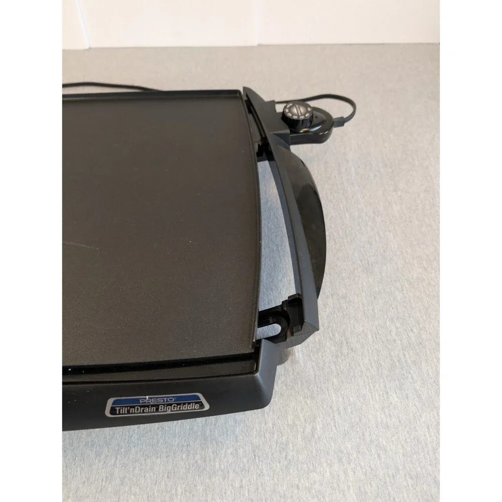 Presto Tilt'nDrain BigGriddle 1500W Adjustable Temp Electric Griddle Black 07046